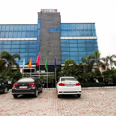 La Silver Leaf Hotel Nawāshahr Eksteriør billede