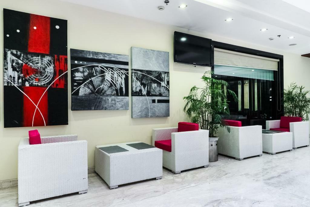 La Silver Leaf Hotel Nawāshahr Eksteriør billede