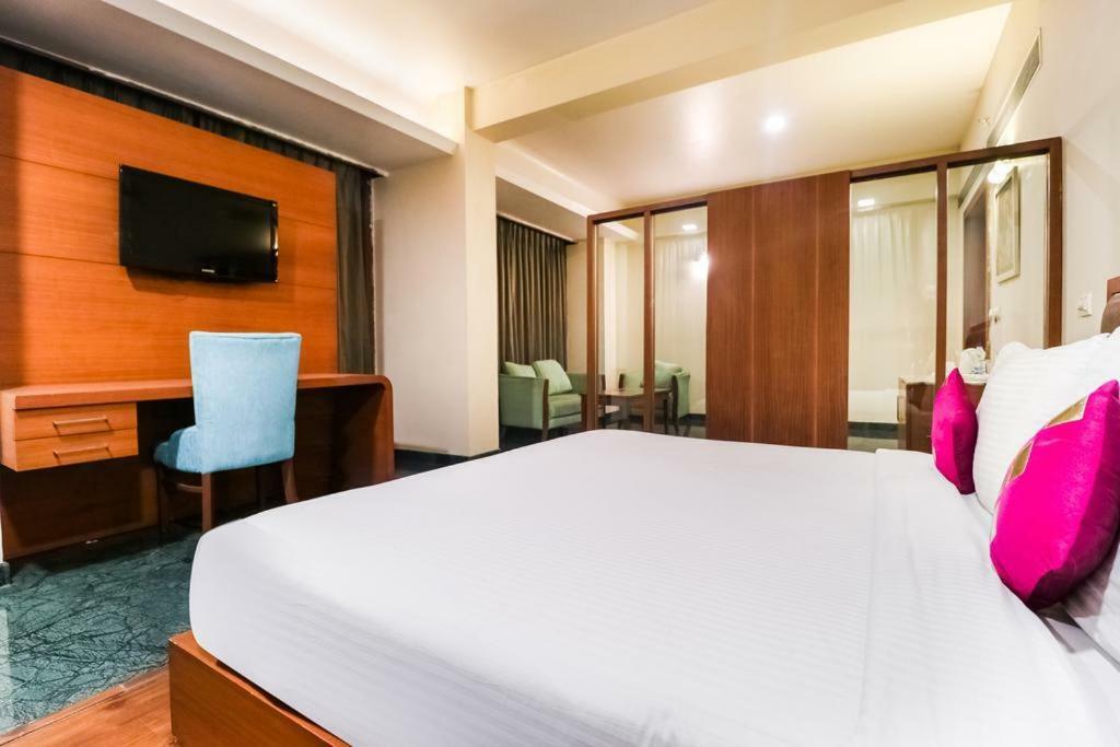 La Silver Leaf Hotel Nawāshahr Eksteriør billede