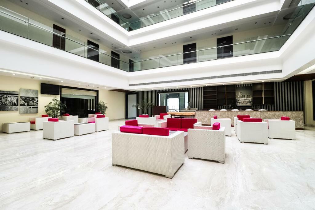 La Silver Leaf Hotel Nawāshahr Eksteriør billede