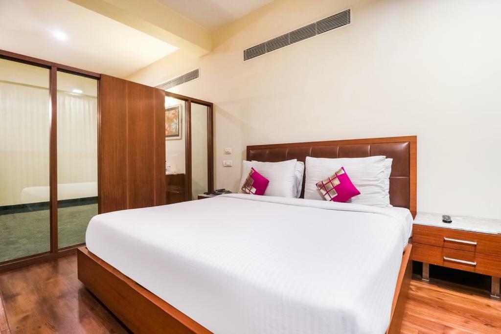 La Silver Leaf Hotel Nawāshahr Eksteriør billede
