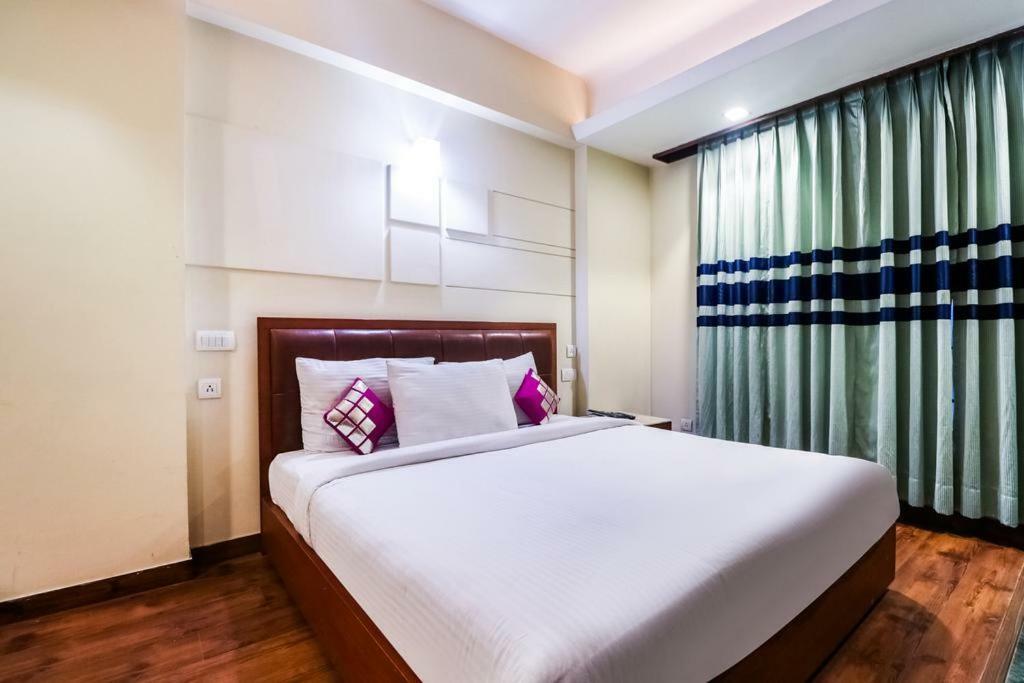 La Silver Leaf Hotel Nawāshahr Eksteriør billede