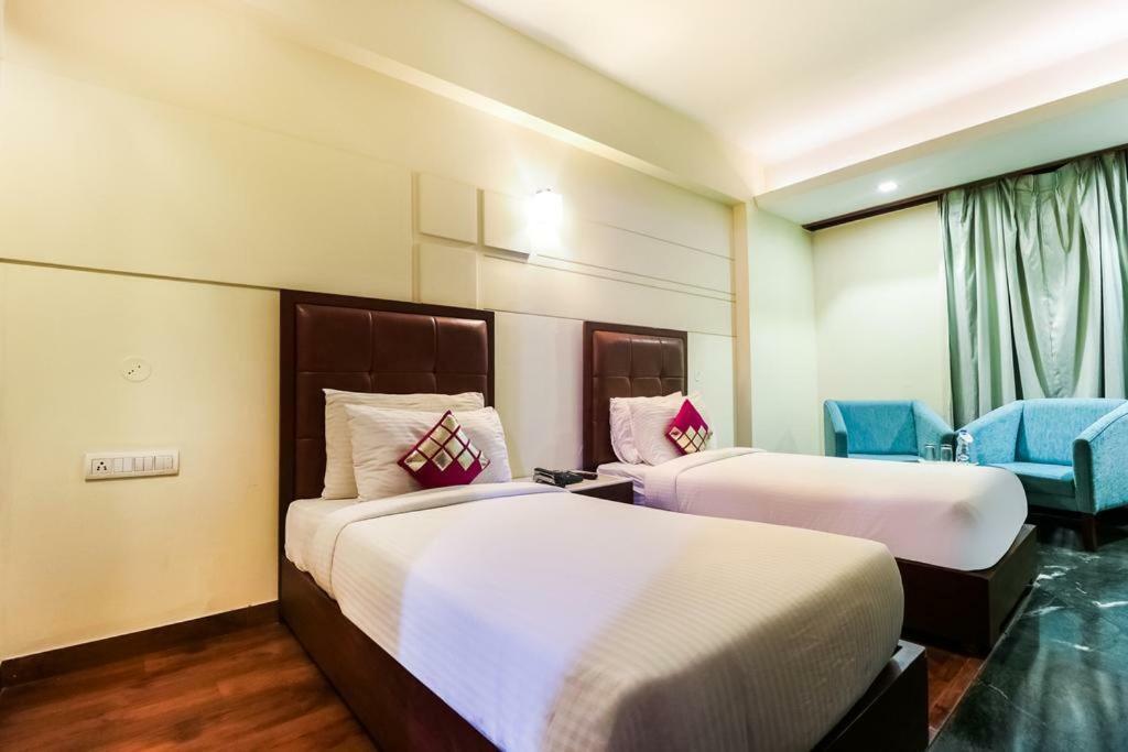 La Silver Leaf Hotel Nawāshahr Eksteriør billede