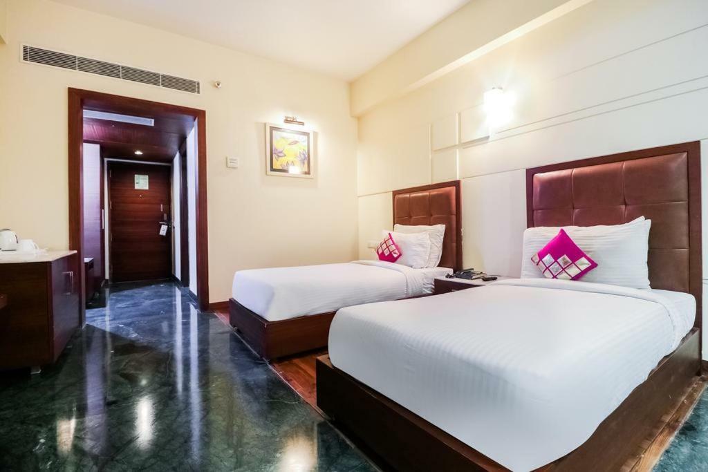 La Silver Leaf Hotel Nawāshahr Eksteriør billede