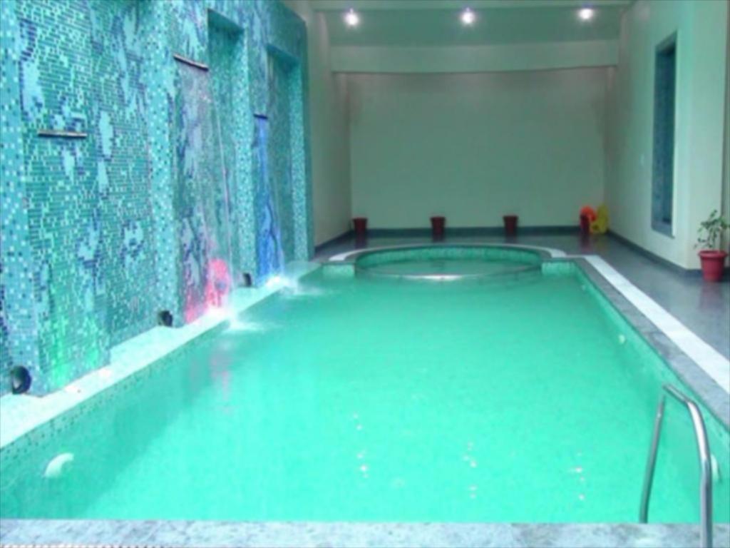 La Silver Leaf Hotel Nawāshahr Eksteriør billede